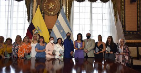 MUJERES-CON-ÑEQUE—3