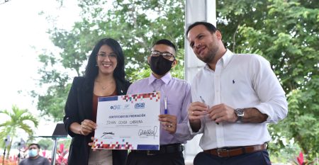 JOVENES-EJEMPLARES—3